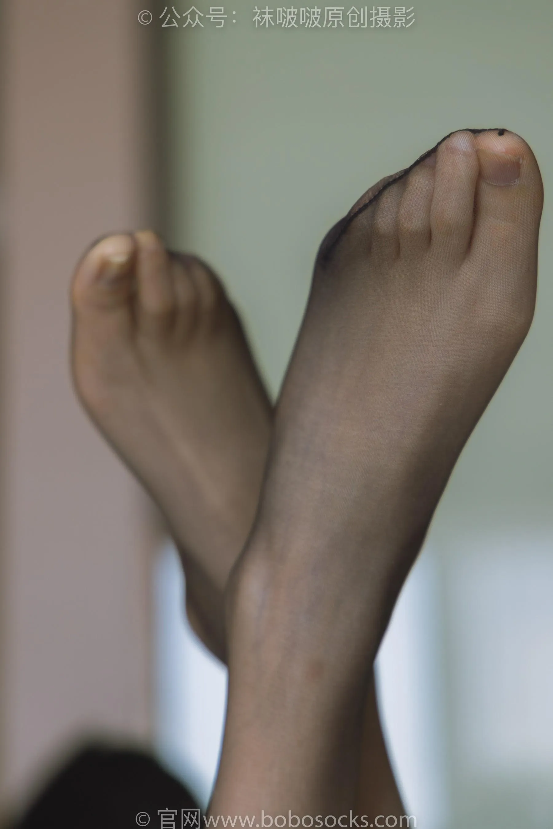 [BoBoSocks袜啵啵]NO.216 小甜豆-两双高跟鞋、肉丝、油亮黑丝[23] [55P]插图4